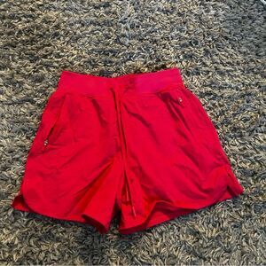 lululemon license to train 4" shorts size 4 lip gloss